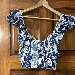 Pretty flower cropped top perfect for a beach vacay